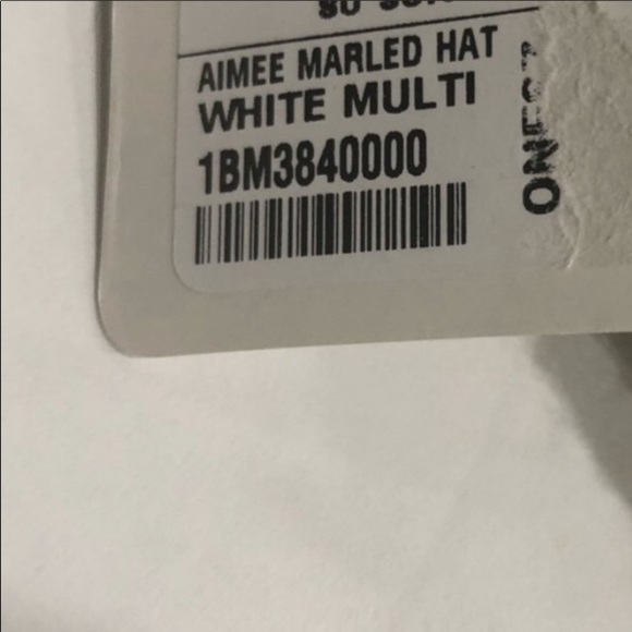 Apple seed’s Fur ball beanie hat and scarf NWT - Picture 4 of 5